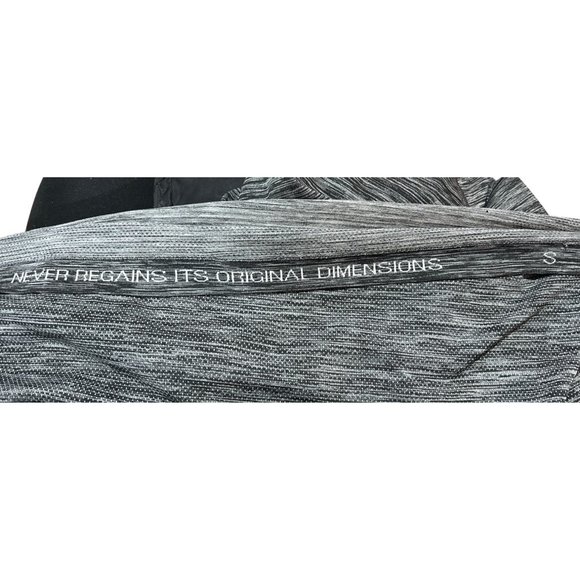 𝓛𝓾𝓵𝓾𝓵𝓮𝓶𝓸𝓷 — Ⓗⓔⓐⓣⓗⓔⓡ Gray Short Sleeve T-Shirt - Picture 3 of 4